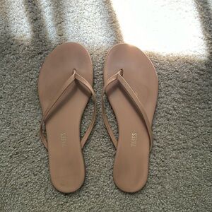 Tkees flip flops size 9